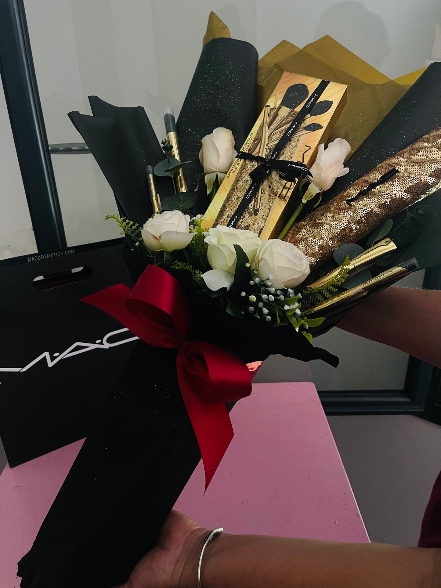 Bouquet “Éclat Doré” ✨💐 | MAC Pour la Kafrine toujours prête à se maquiller