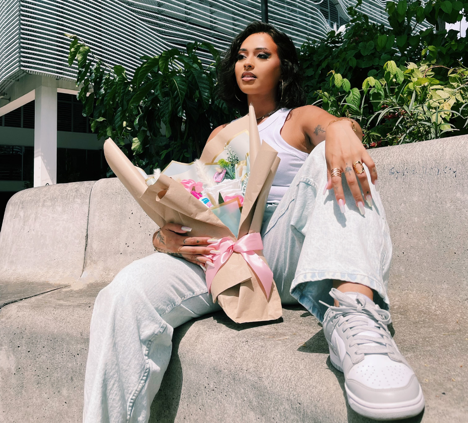 URBAN GYAL BOUQUET- NYX- 4 Produits de Maquillage longue tenue - 69cm x 58cm